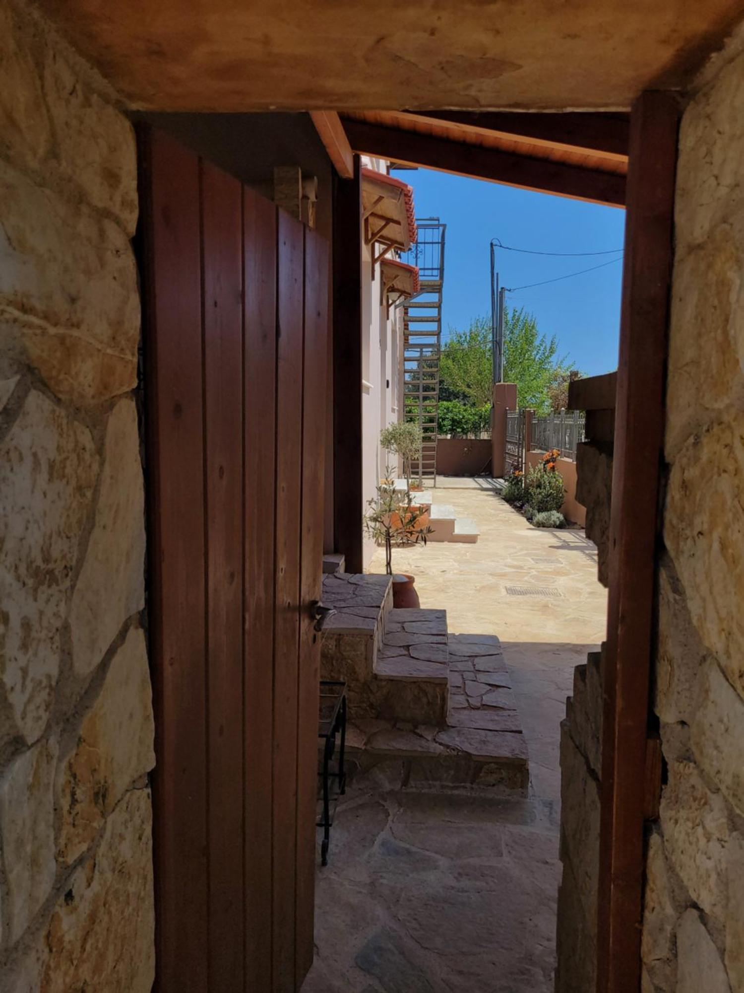 Апартаменты Lithos House Луца Экстерьер фото
